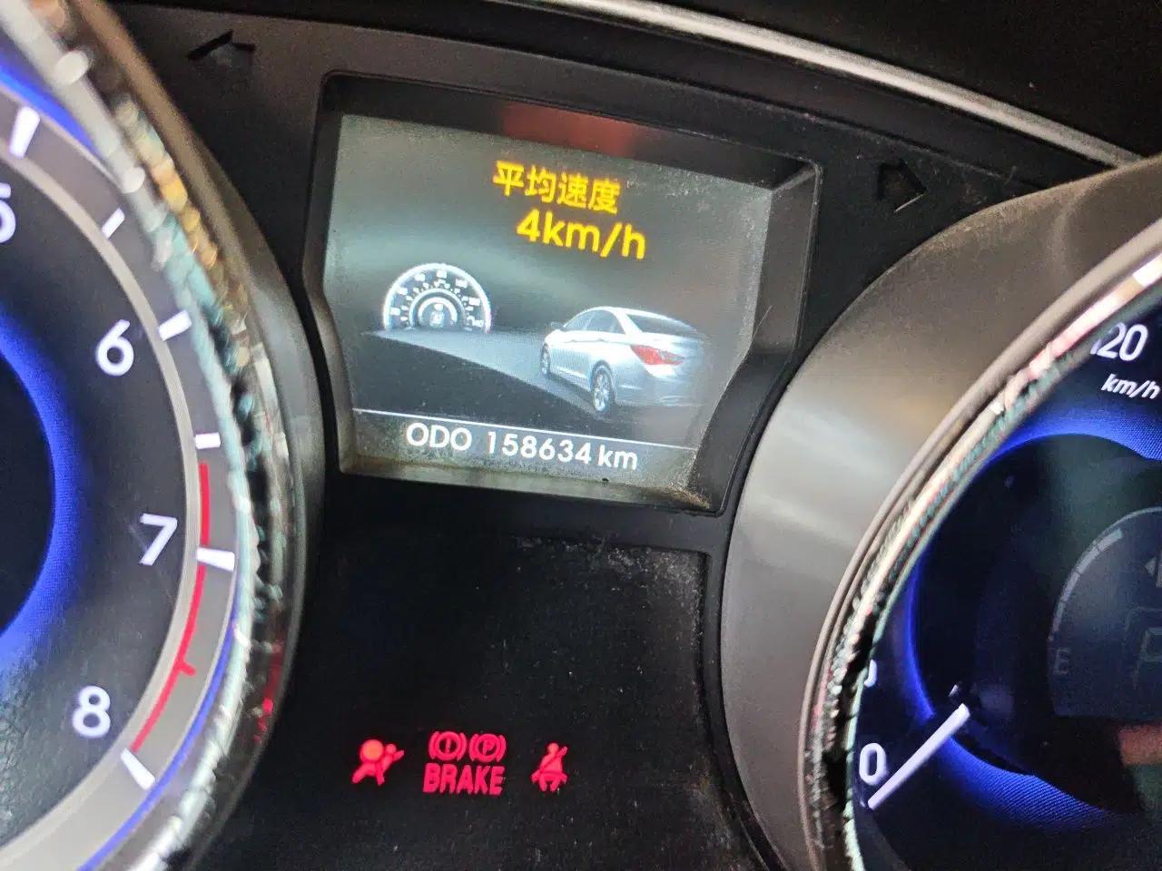 Hyundai Sonata 2011 2.0L Automatic Leading Edition — миниатюра 12