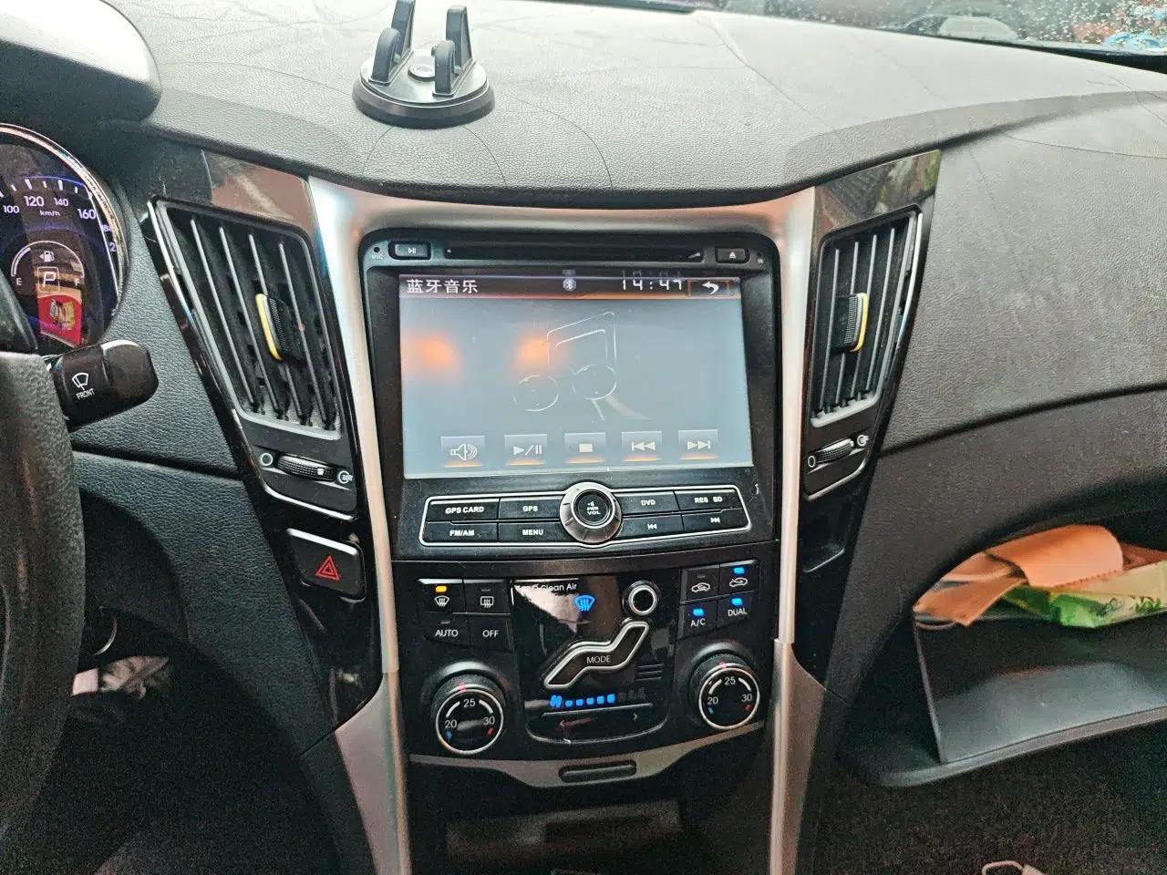 Hyundai Sonata 2011 2.0L Automatic Leading Edition — миниатюра 13