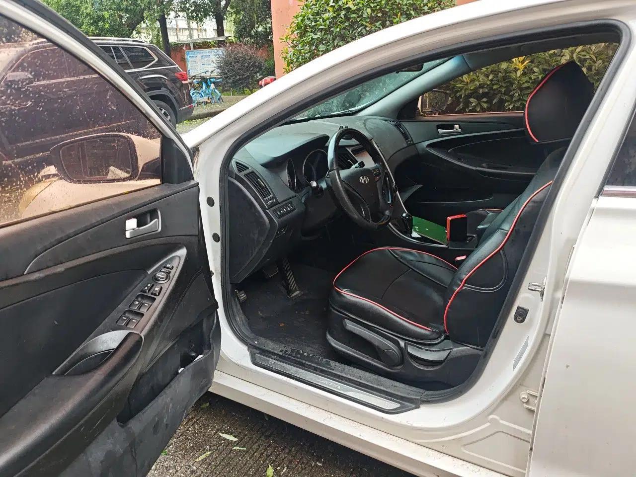 Hyundai Sonata 2011 2.0L Automatic Leading Edition — миниатюра 16