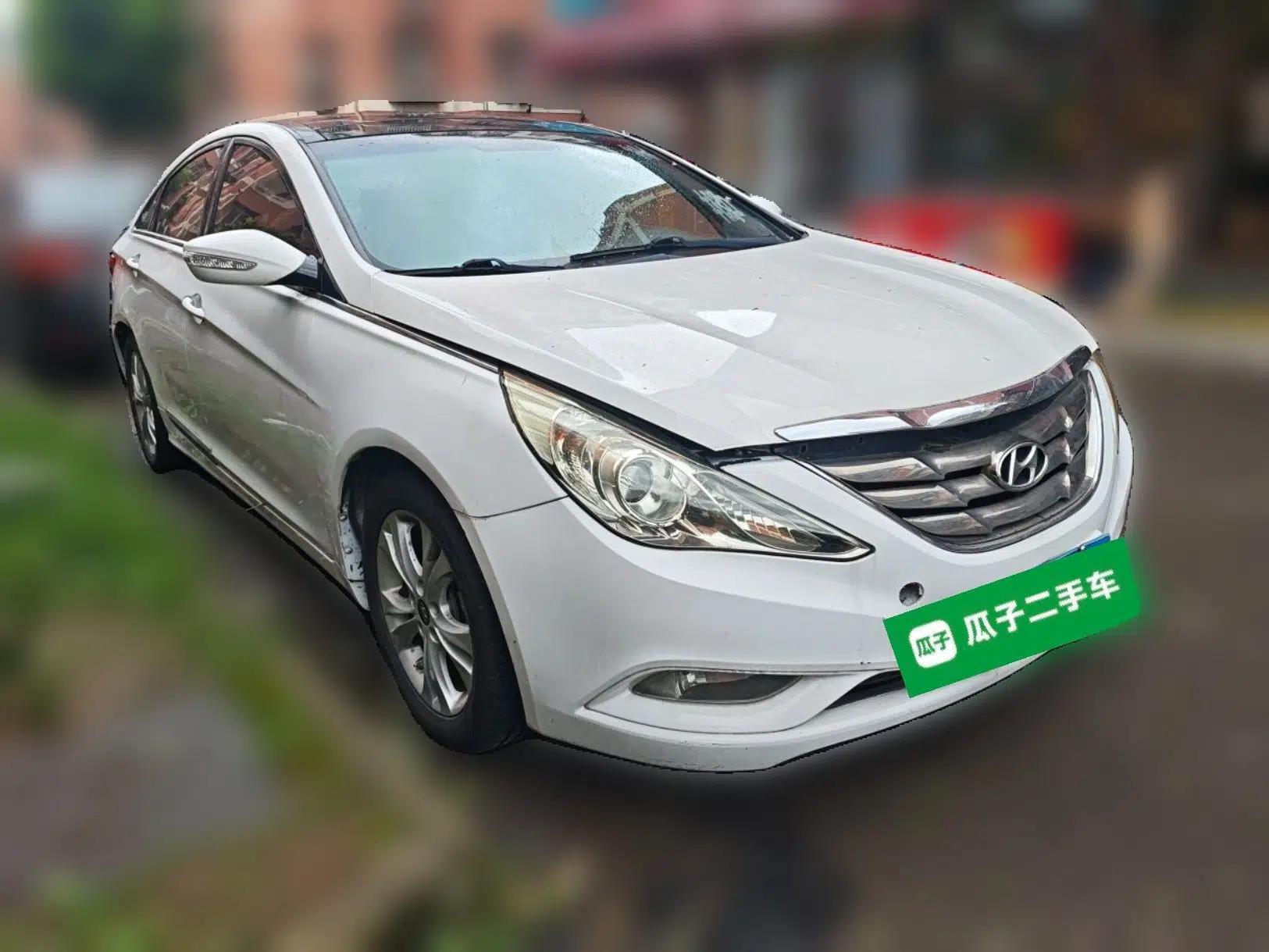 Hyundai Sonata 2011 2.0L Automatic Leading Edition — миниатюра 3