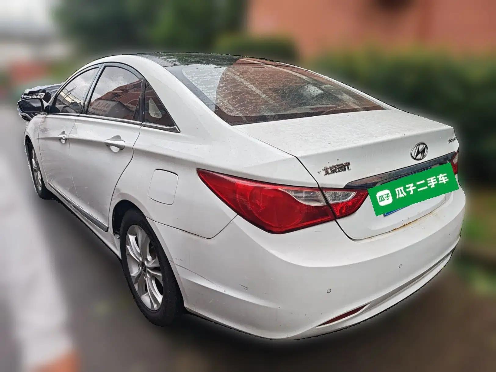 Hyundai Sonata 2011 2.0L Automatic Leading Edition — миниатюра 4
