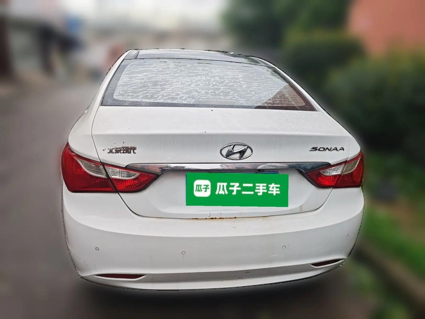 Hyundai Sonata 2011 2.0L Automatic Leading Edition — миниатюра 5