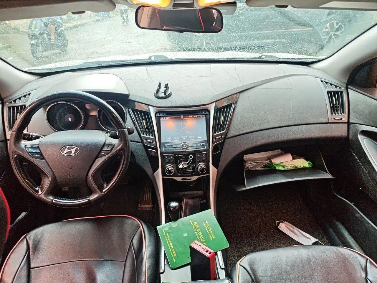 Hyundai Sonata 2011 2.0L Automatic Leading Edition — миниатюра 9