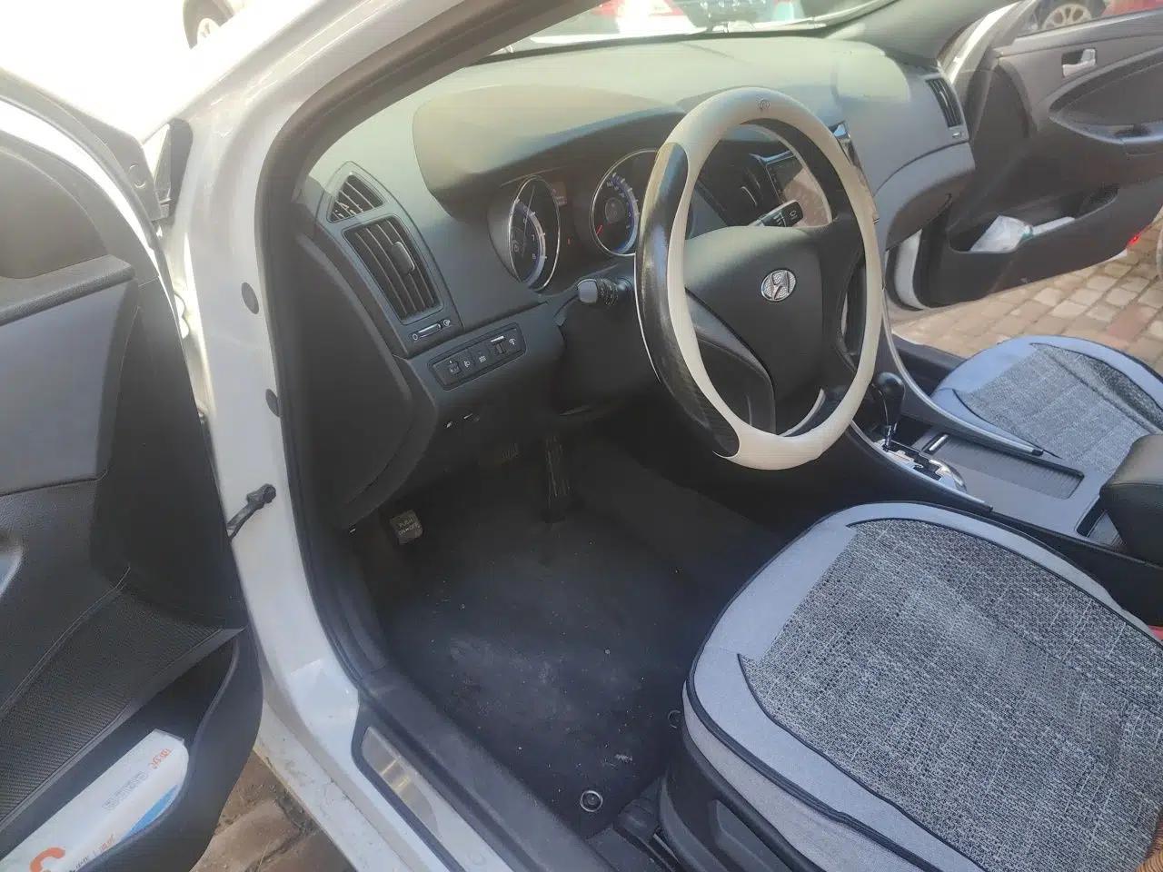 Hyundai Sonata 2011 2.0L Automatic Fashion Edition — миниатюра 16