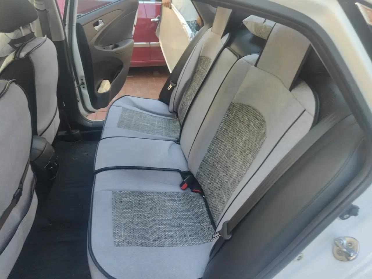 Hyundai Sonata 2011 2.0L Automatic Fashion Edition — миниатюра 17