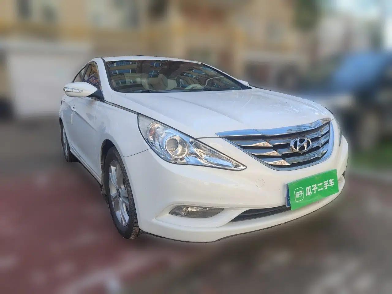 Hyundai Sonata 2011 2.0L Automatic Fashion Edition — миниатюра 3
