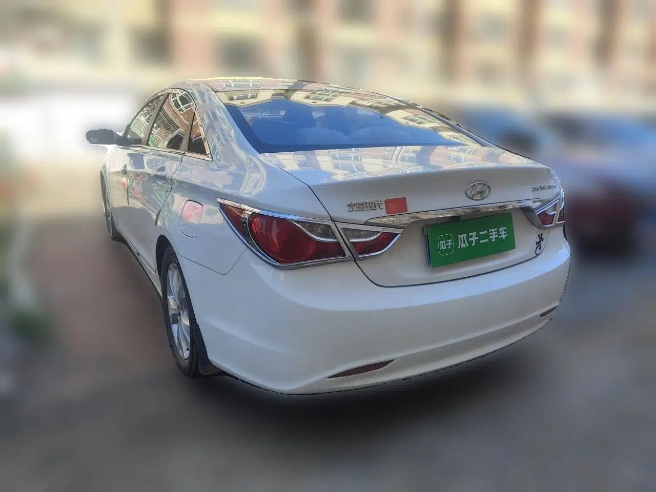 Hyundai Sonata 2011 2.0L Automatic Fashion Edition — миниатюра 4