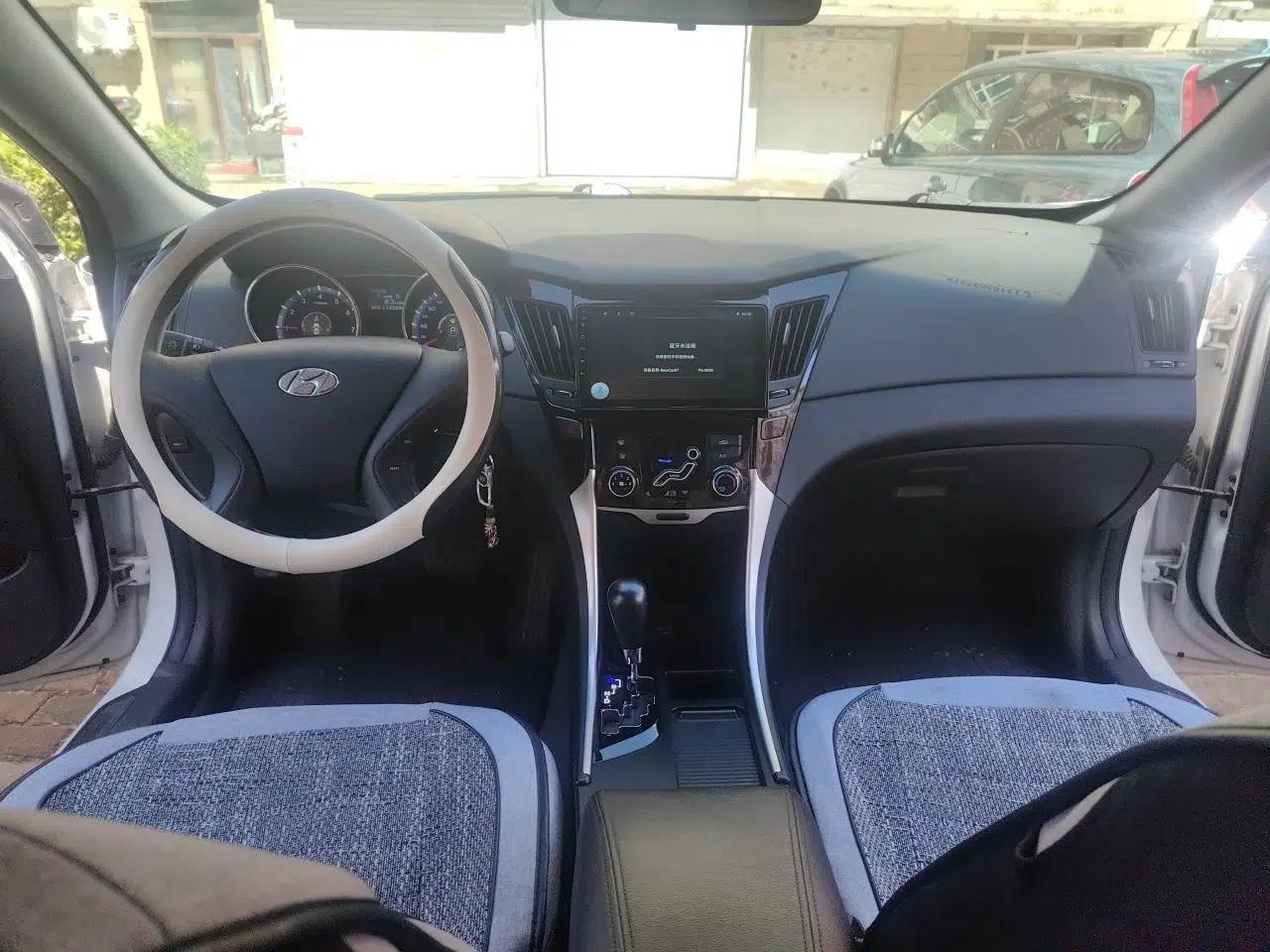 Hyundai Sonata 2011 2.0L Automatic Fashion Edition — миниатюра 9