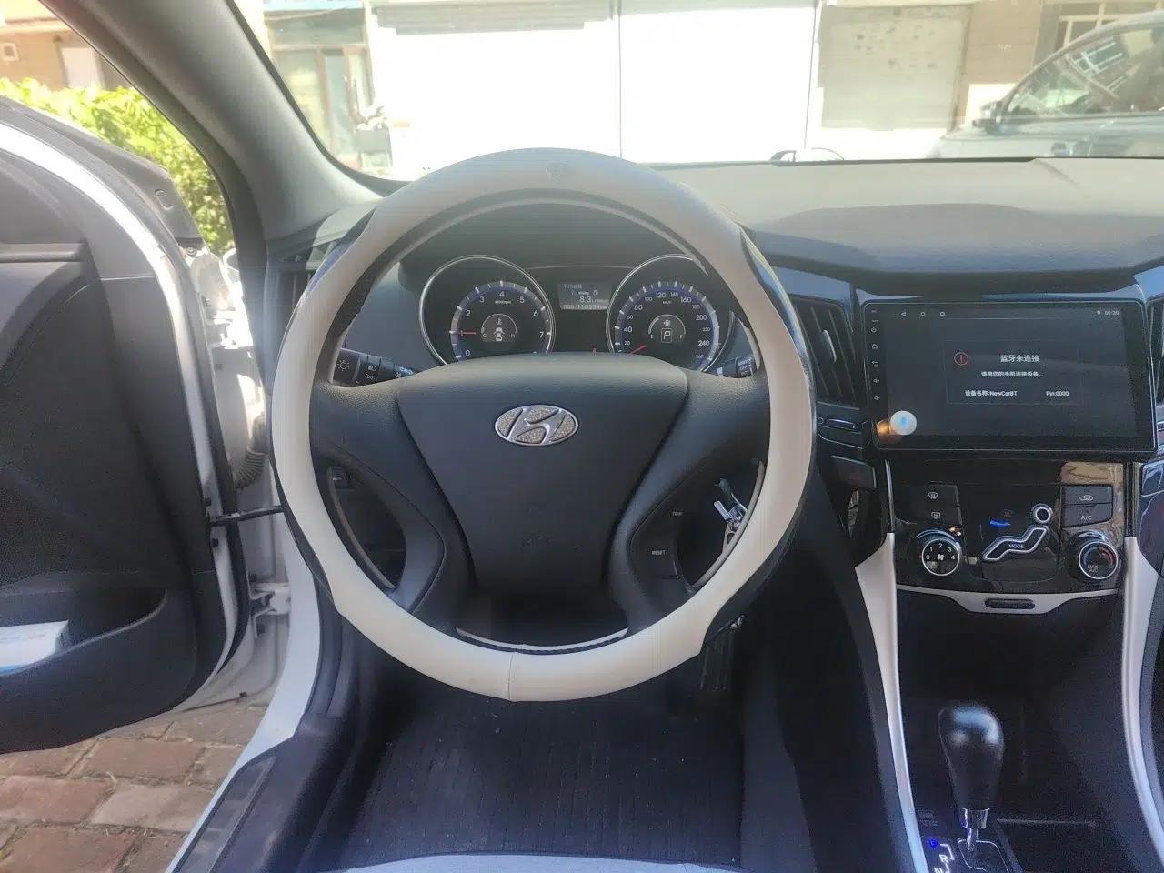 Hyundai Sonata 2011 2.0L Automatic Fashion Edition — миниатюра 10