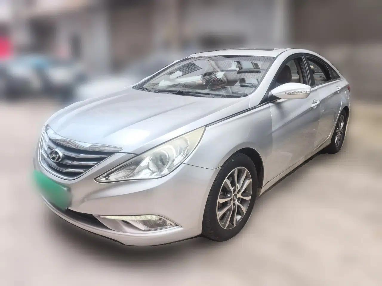 Hyundai Sonata 2011 2.0L Automatic Leading Edition — миниатюра 1