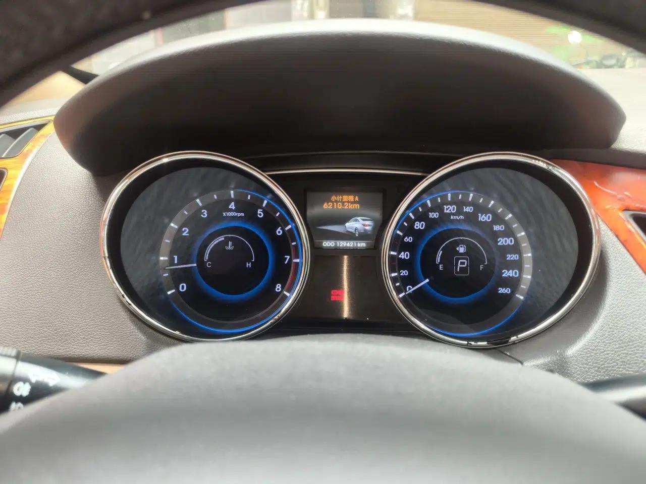 Hyundai Sonata 2011 2.0L Automatic Leading Edition — миниатюра 11