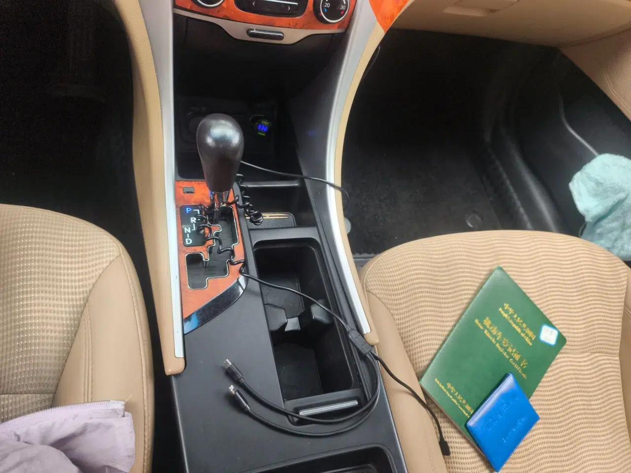Hyundai Sonata 2011 2.0L Automatic Leading Edition — миниатюра 14