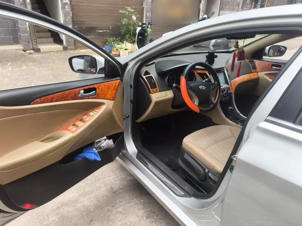 Hyundai Sonata 2011 2.0L Automatic Leading Edition — миниатюра 16