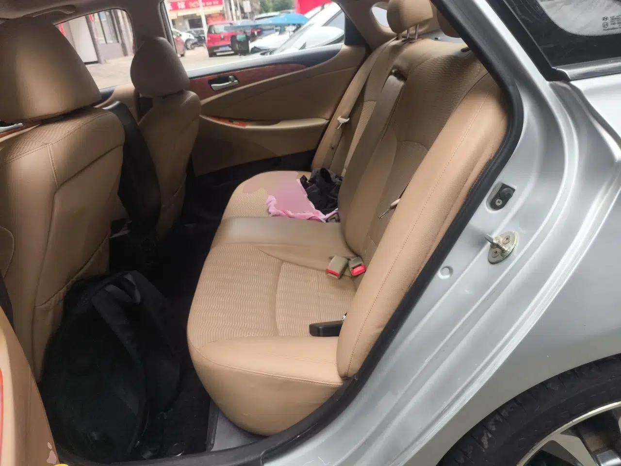 Hyundai Sonata 2011 2.0L Automatic Leading Edition — миниатюра 17