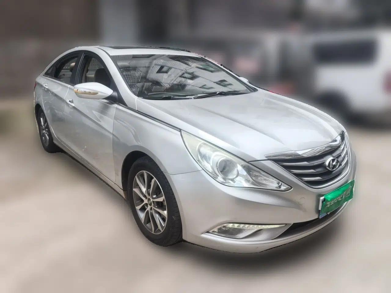 Hyundai Sonata 2011 2.0L Automatic Leading Edition — миниатюра 3