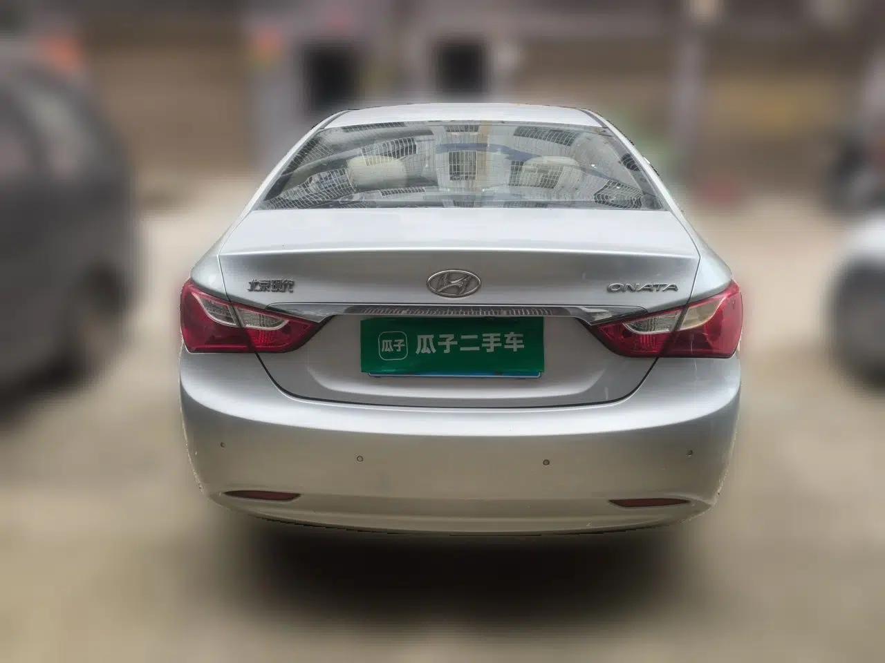 Hyundai Sonata 2011 2.0L Automatic Leading Edition — миниатюра 5