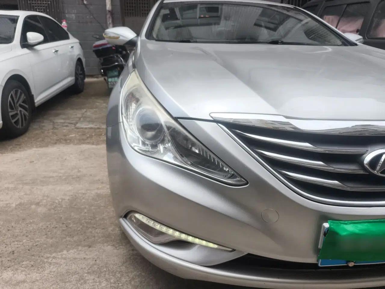 Hyundai Sonata 2011 2.0L Automatic Leading Edition — миниатюра 7