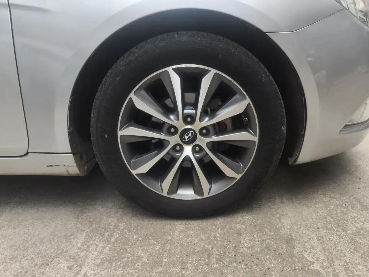Hyundai Sonata 2011 2.0L Automatic Leading Edition — миниатюра 8