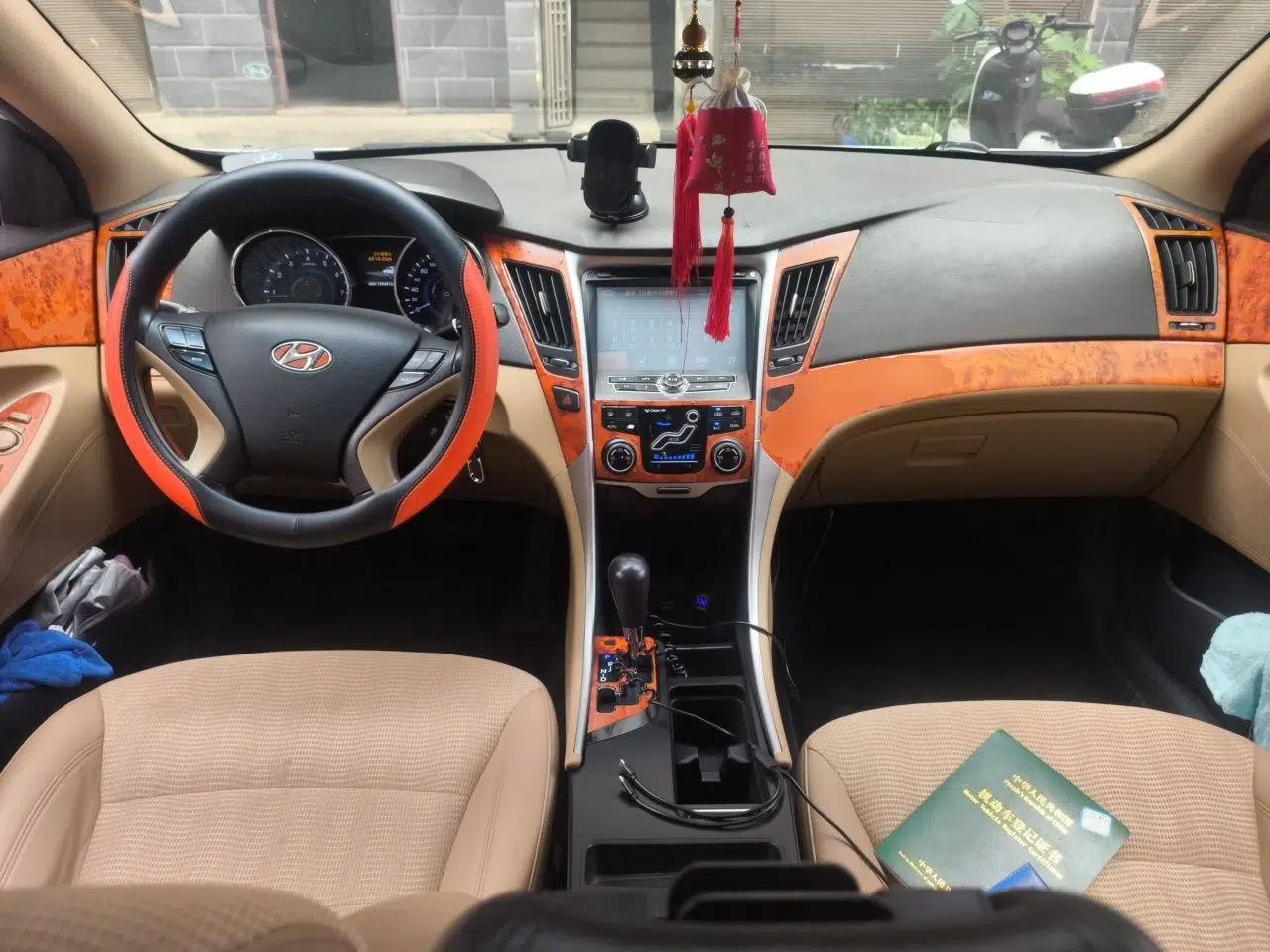 Hyundai Sonata 2011 2.0L Automatic Leading Edition — миниатюра 9