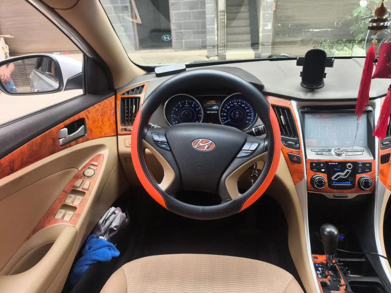 Hyundai Sonata 2011 2.0L Automatic Leading Edition — миниатюра 10
