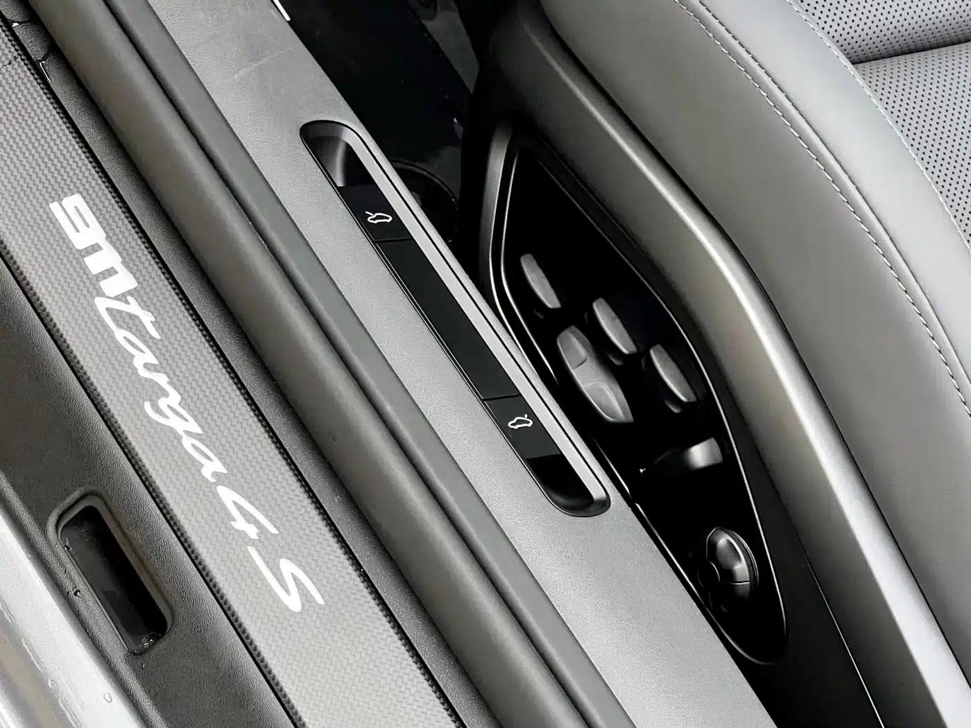 2022 Porsche 911 Targa 4S 3.0T — миниатюра 11