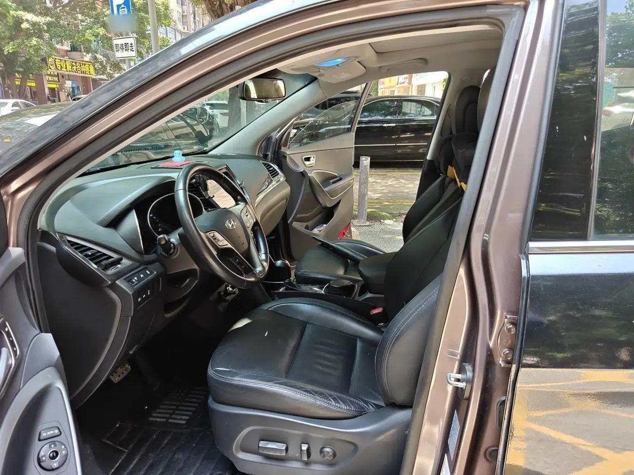 Hyundai Santa Fe 2013 Revised Version 2.0T Automatic All-Wheel Drive Top-Tier Trim — миниатюра 15