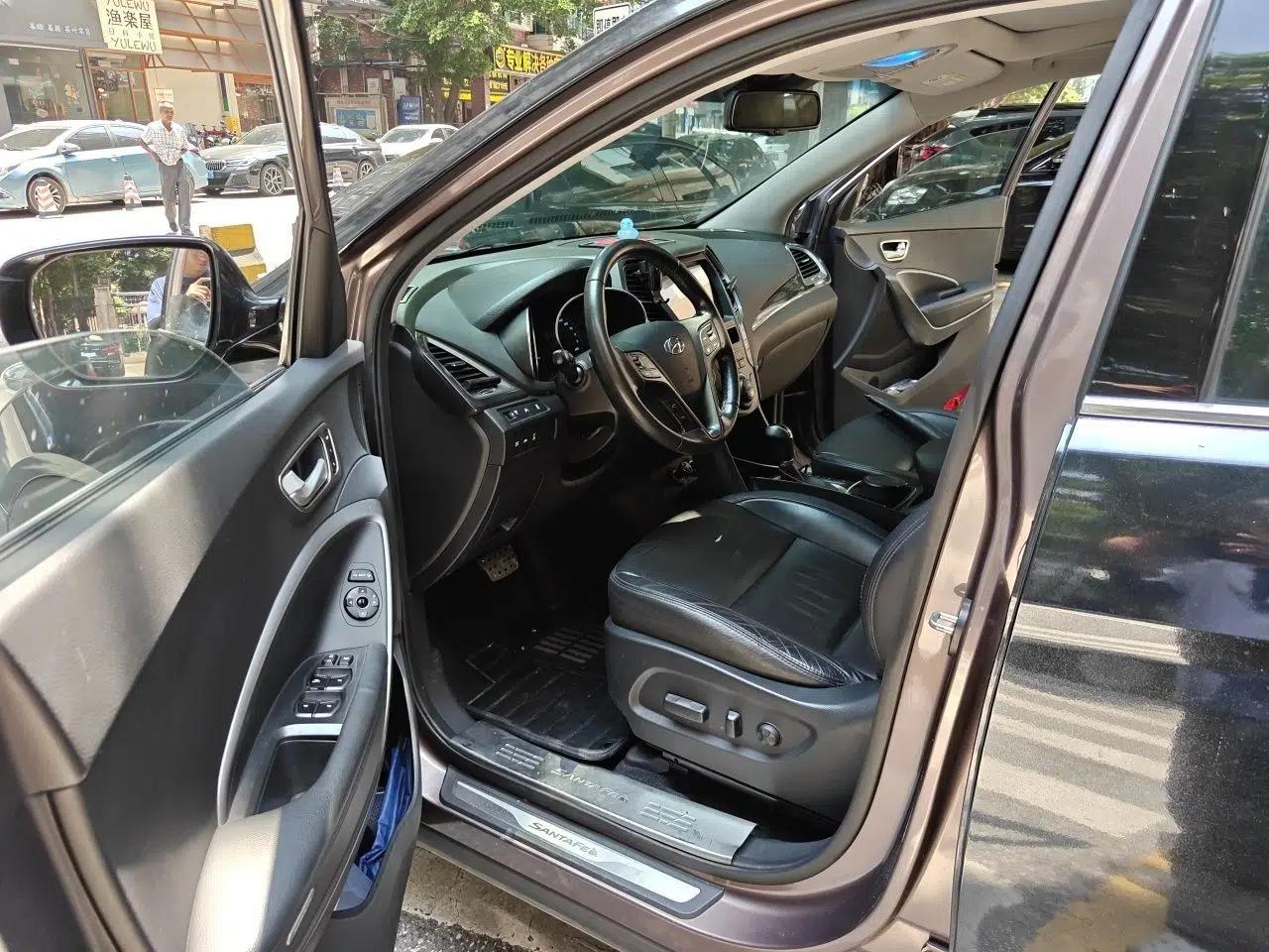 Hyundai Santa Fe 2013 Revised Version 2.0T Automatic All-Wheel Drive Top-Tier Trim — миниатюра 16