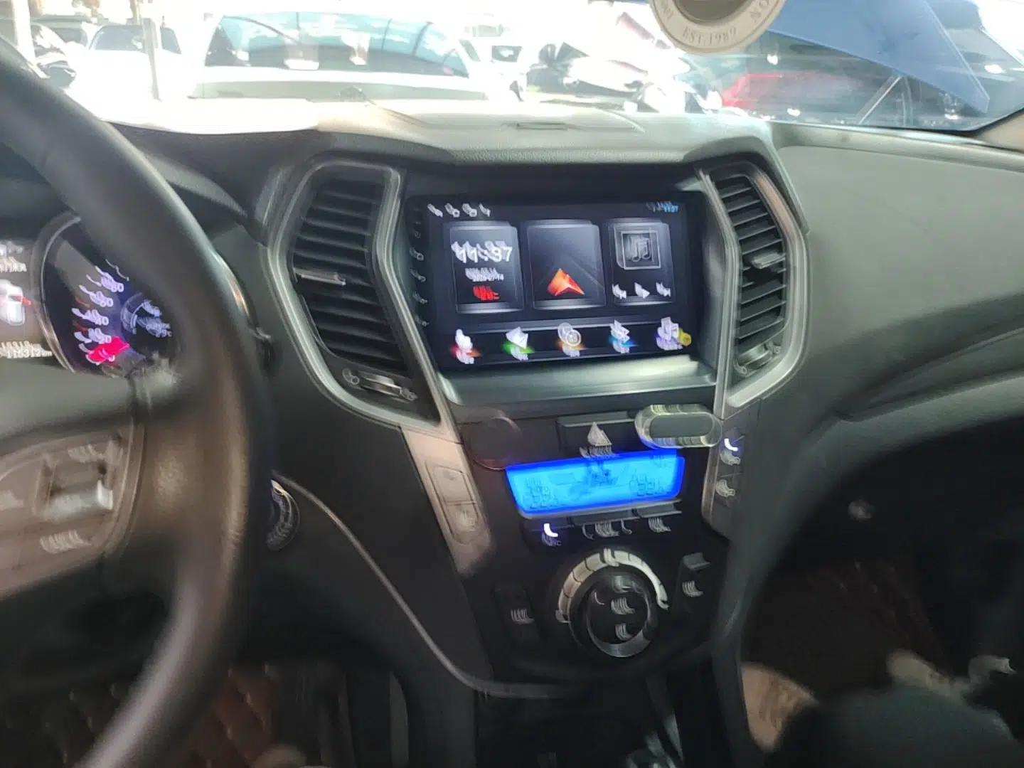 Hyundai Santa Fe 2013 2.4L Automatic Two-Wheel Drive Smart Version — миниатюра 24