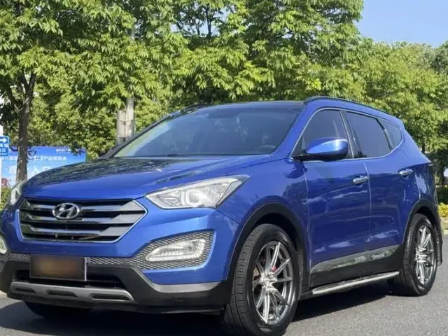 Hyundai Santa Fe 2013 2.4L Automatic Two-Wheel Drive Smart Version
