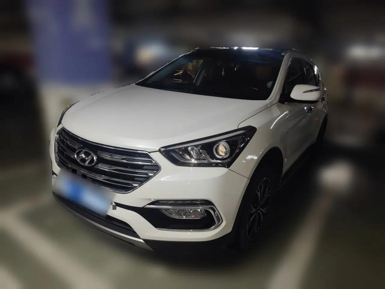 Hyundai Santa Fe 2017 2.4L Automatic Two-Wheel Drive Smart Version 5 Seats — миниатюра 1