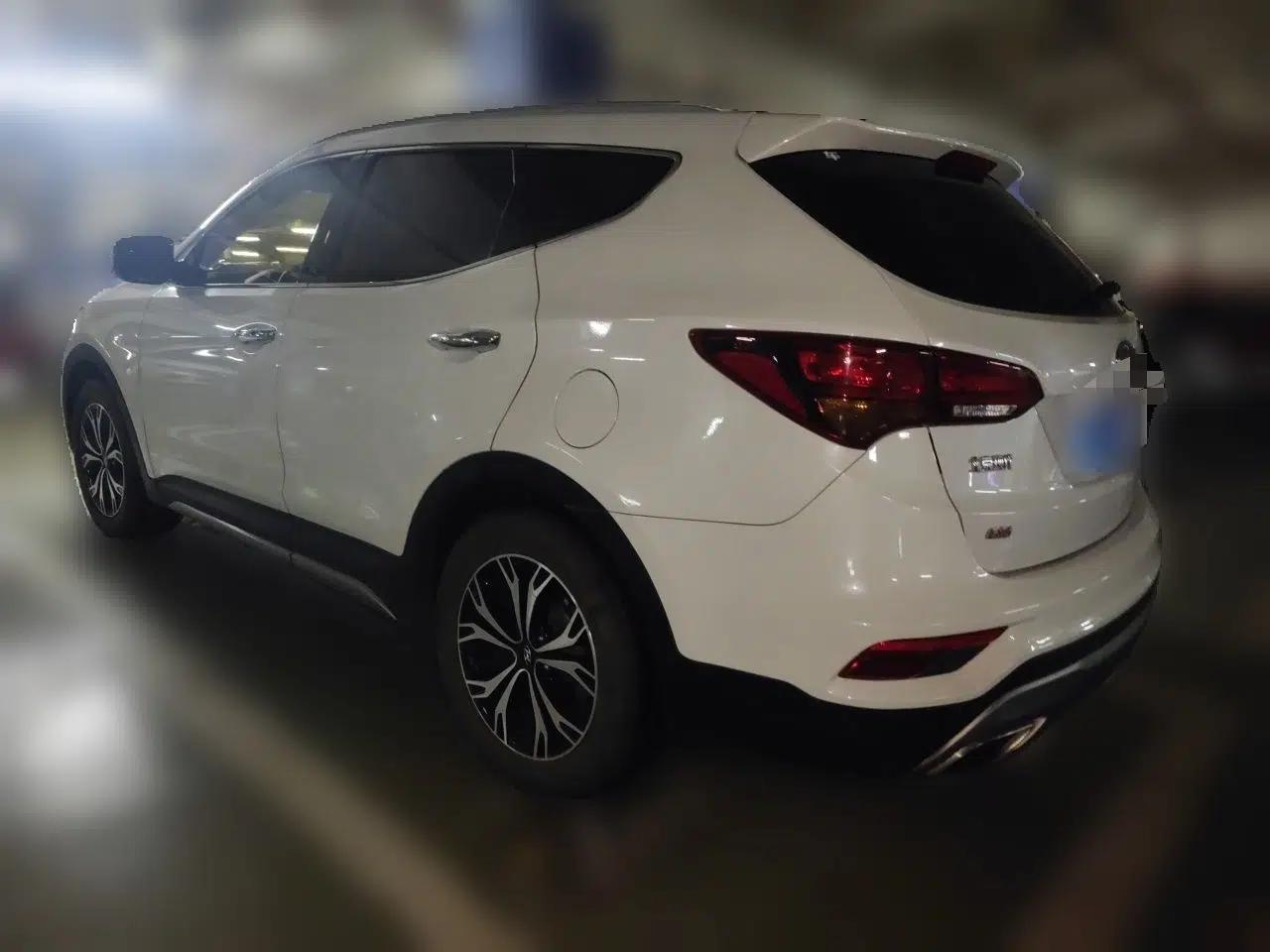 Hyundai Santa Fe 2017 2.4L Automatic Two-Wheel Drive Smart Version 5 Seats — миниатюра 4