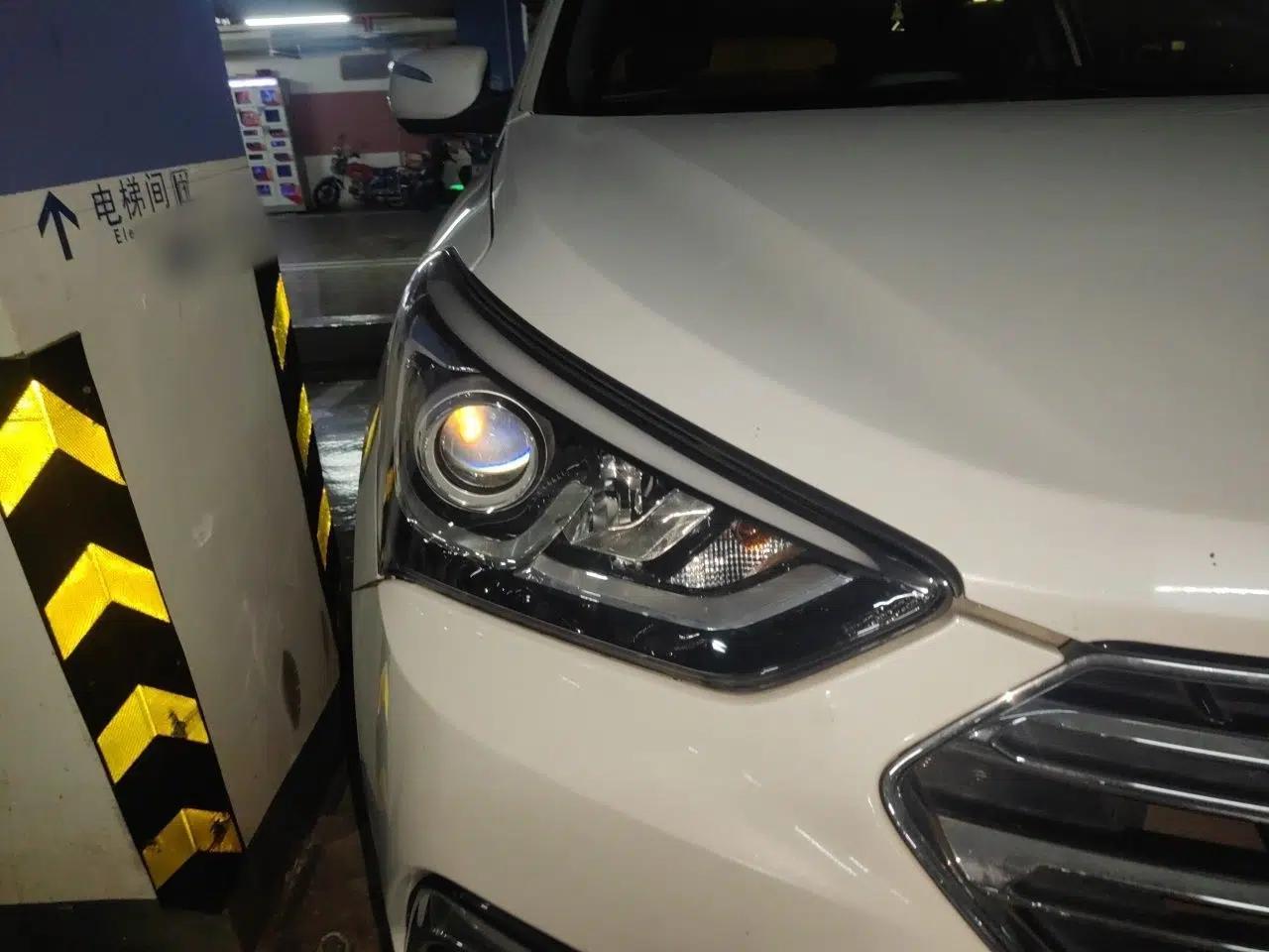 Hyundai Santa Fe 2017 2.4L Automatic Two-Wheel Drive Smart Version 5 Seats — миниатюра 7