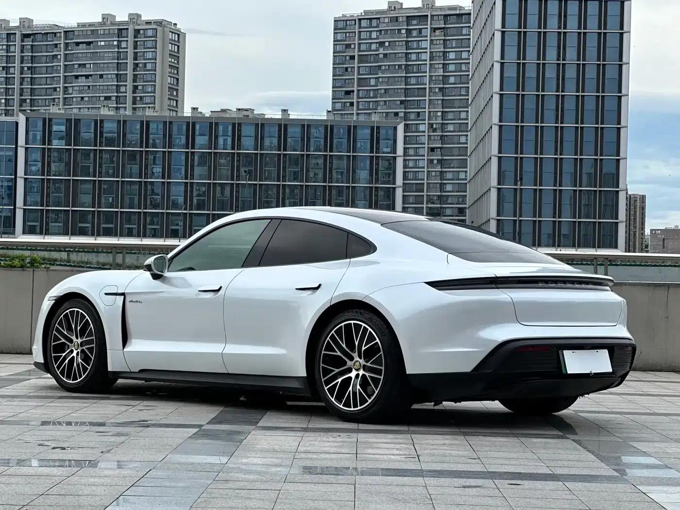 2020 Taycan — миниатюра 6