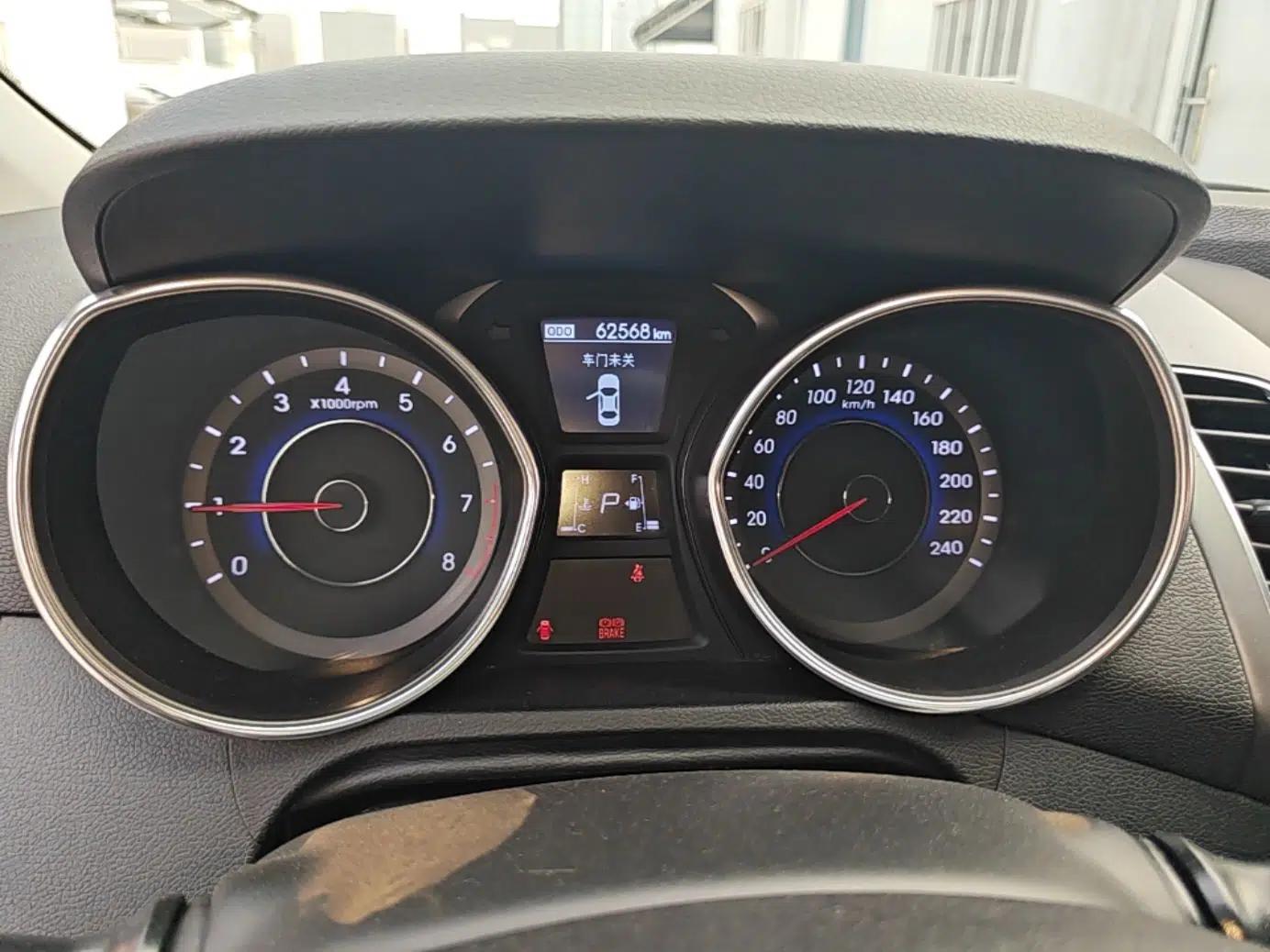 Hyundai Elantra (5th Generation / Langdong) 2015 1.6L Automatic Leading Model — миниатюра 14