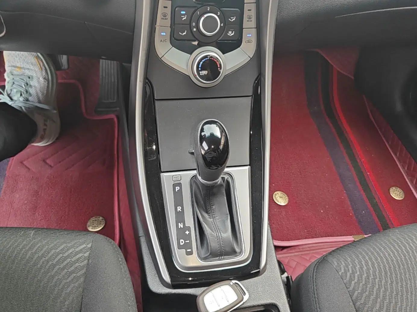 Hyundai Elantra (5th Generation / Langdong) 2015 1.6L Automatic Leading Model — миниатюра 16