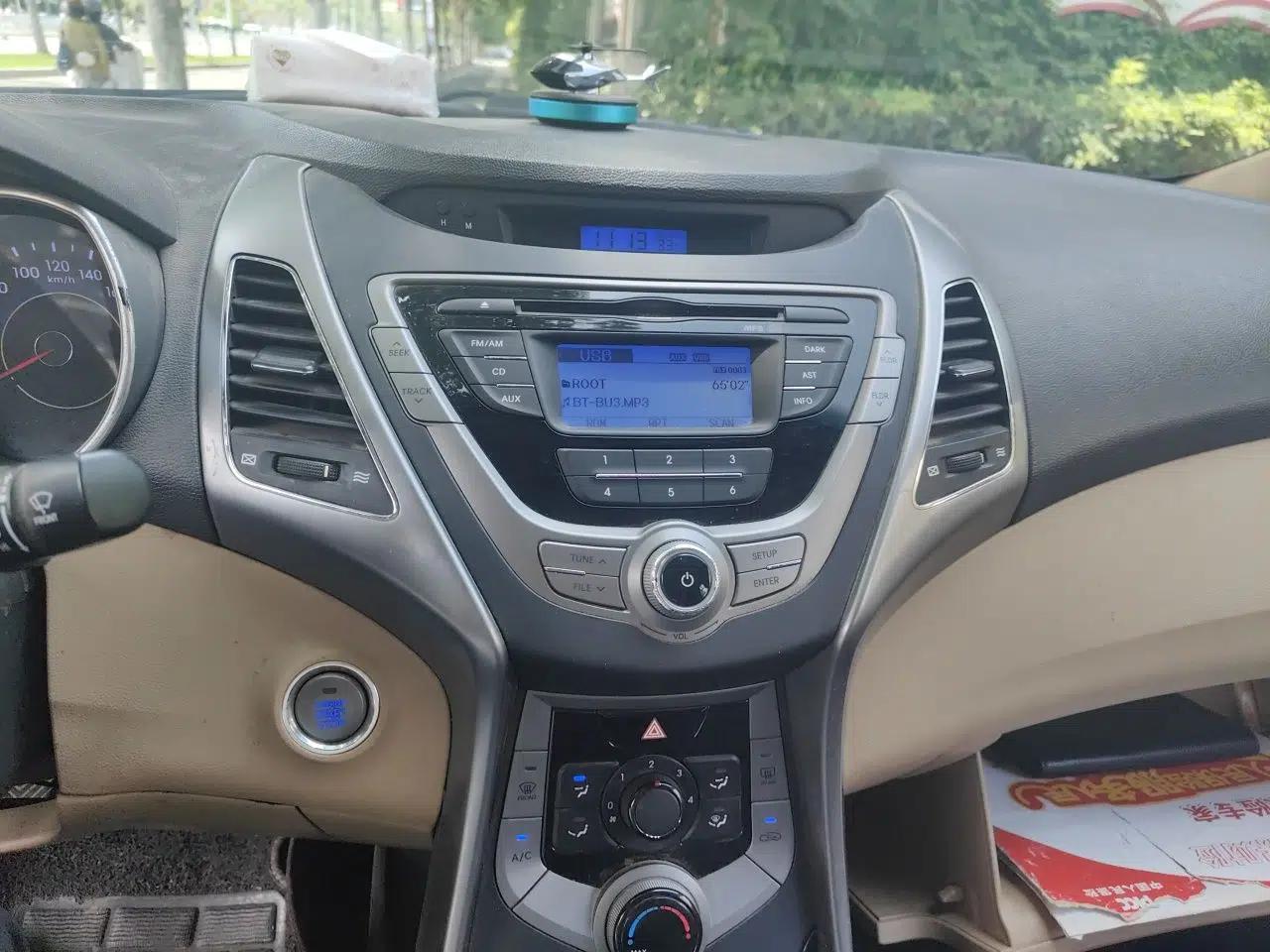 Hyundai Elantra (5th Generation / Langdong) 2012 1.6L Manual Leading Model — миниатюра 13