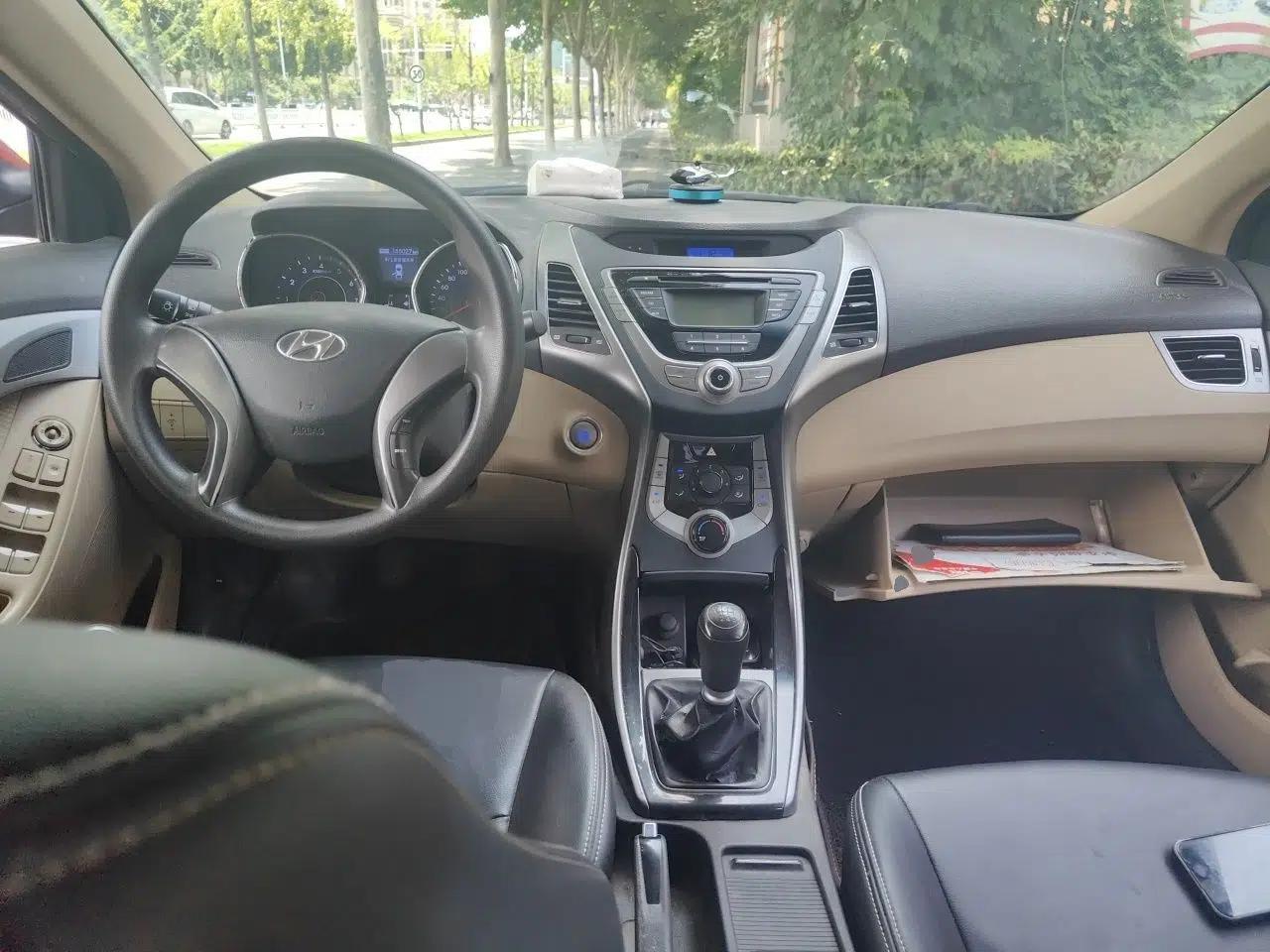 Hyundai Elantra (5th Generation / Langdong) 2012 1.6L Manual Leading Model — миниатюра 9