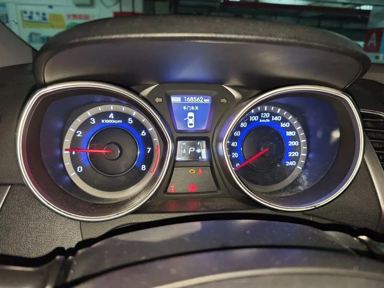 Hyundai Elantra (5th Generation / Langdong) 2015 1.6L Automatic Luxury Model — миниатюра 11