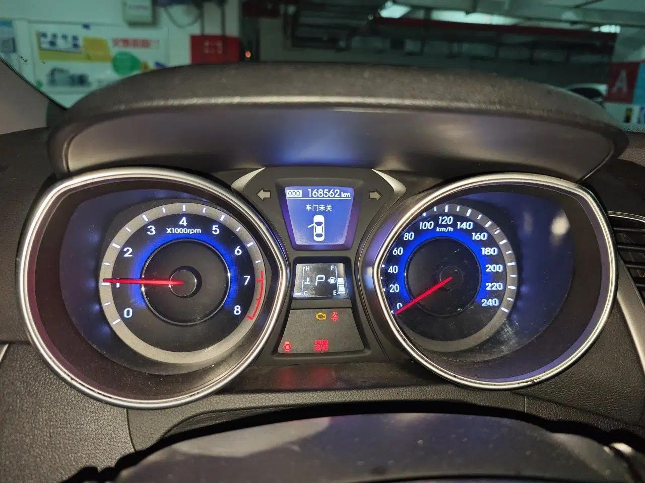 Hyundai Elantra (5th Generation / Langdong) 2015 1.6L Automatic Luxury Model — миниатюра 12