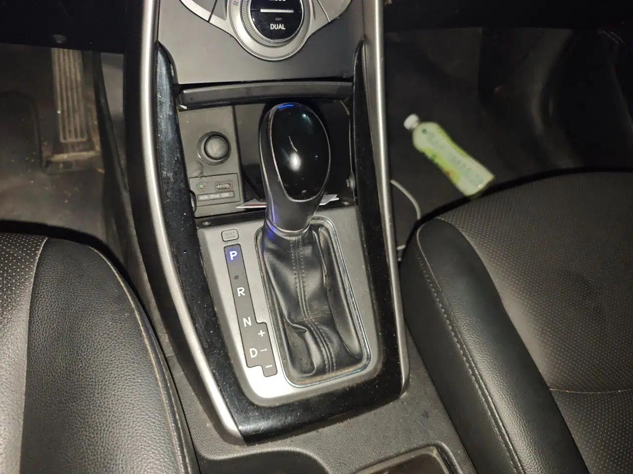 Hyundai Elantra (5th Generation / Langdong) 2015 1.6L Automatic Luxury Model — миниатюра 14