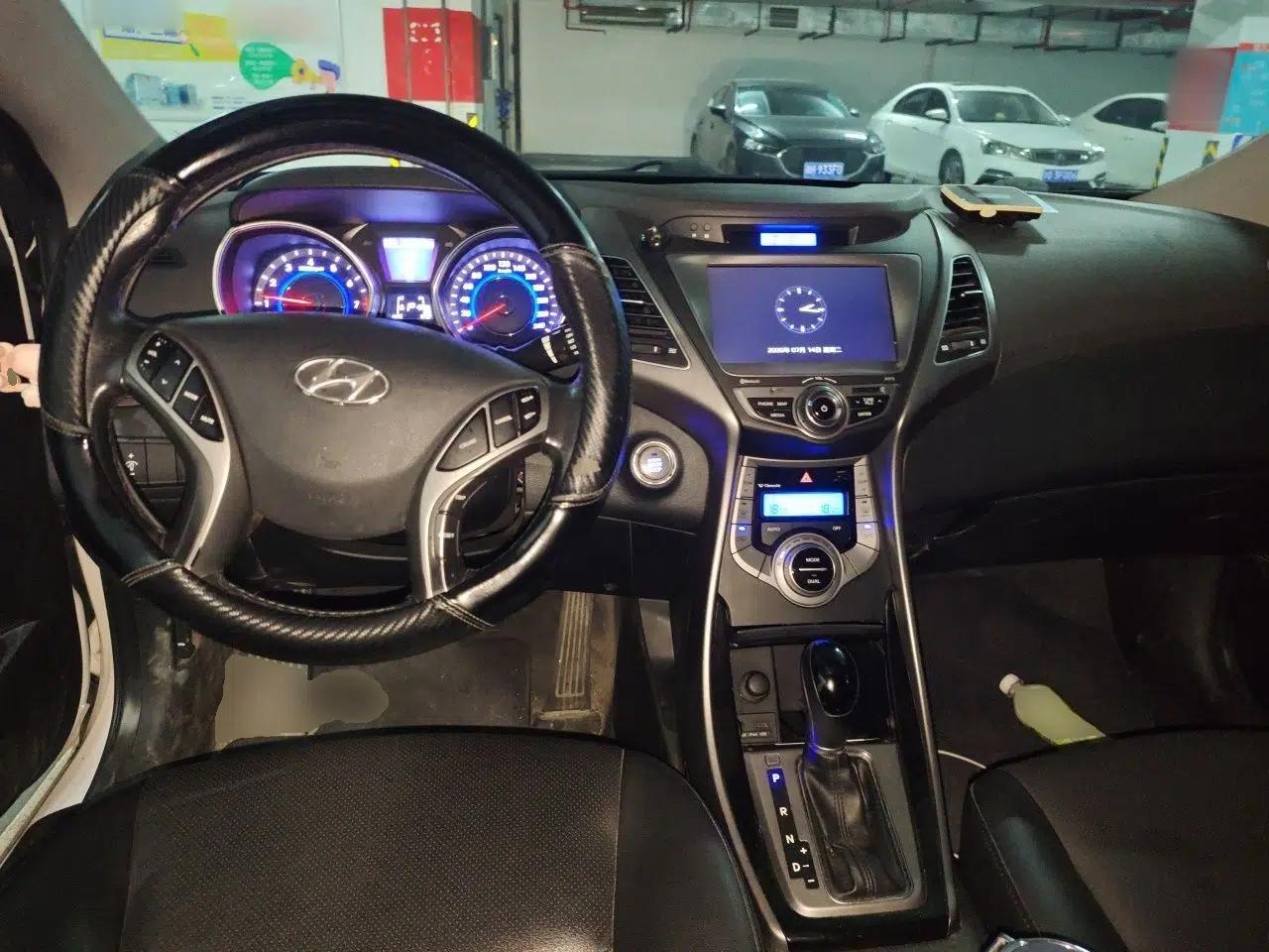 Hyundai Elantra (5th Generation / Langdong) 2015 1.6L Automatic Luxury Model — миниатюра 9