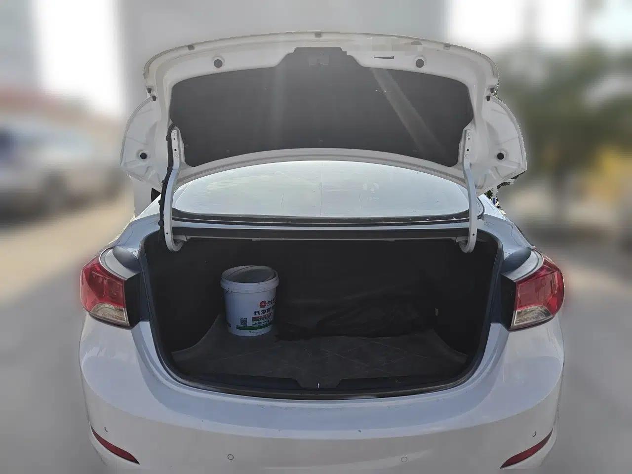 Hyundai Elantra (5th Generation / Langdong) 2013 1.6L Automatic Luxury Model — миниатюра 19
