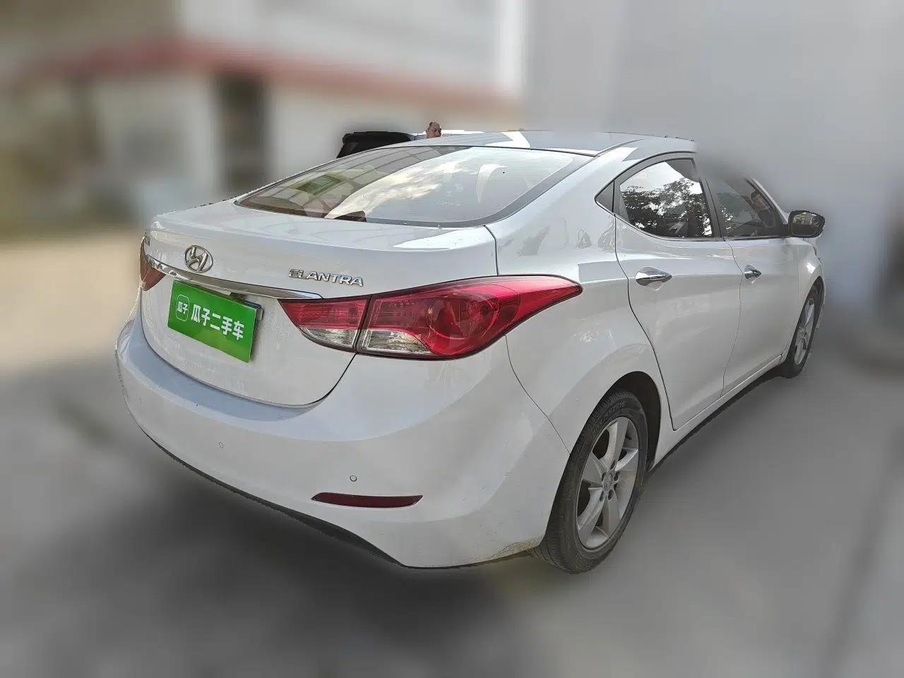 Hyundai Elantra (5th Generation / Langdong) 2013 1.6L Automatic Luxury Model — миниатюра 6