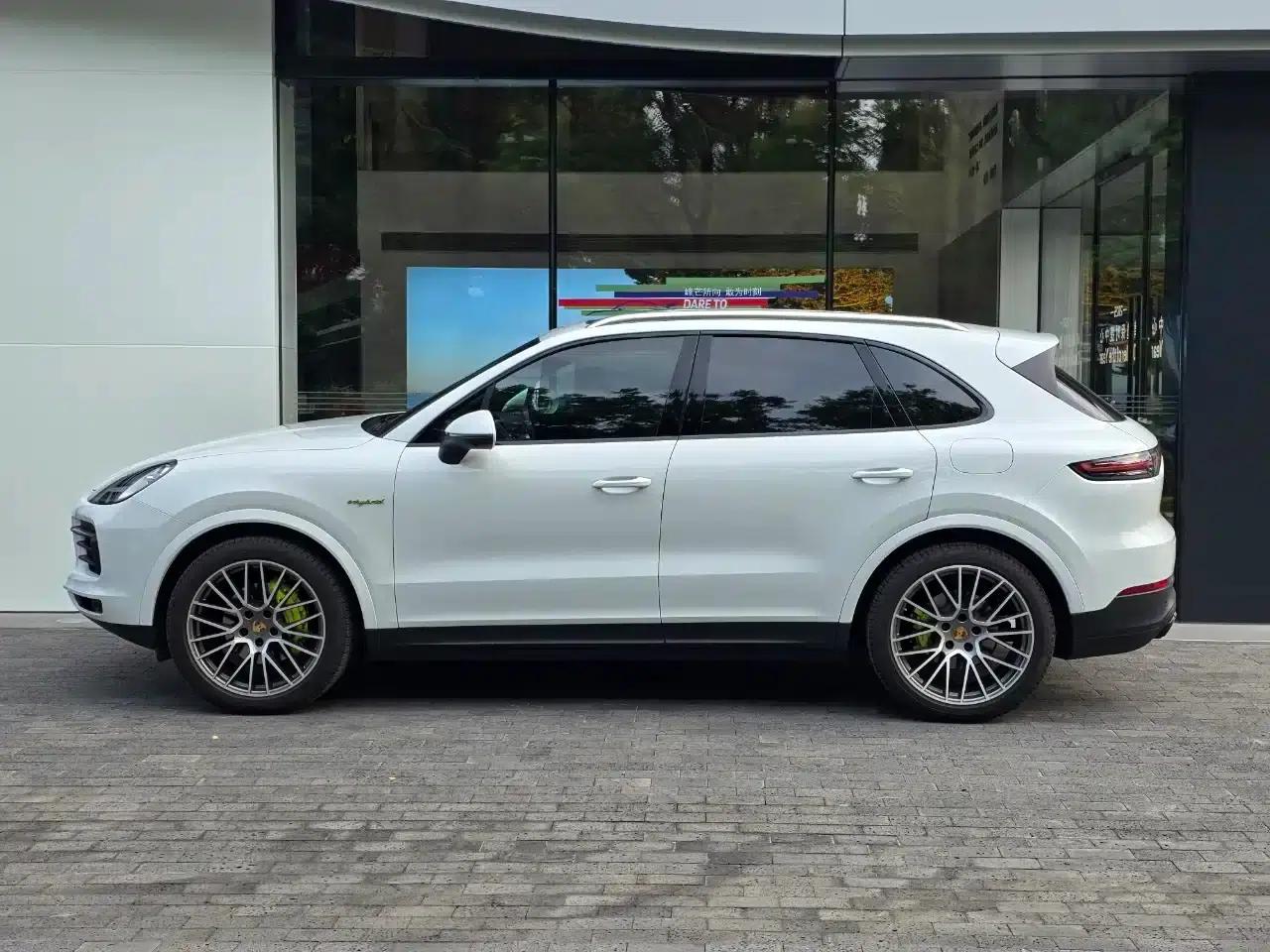 2023 Cayenne E-Hybrid 2.0T Platinum Edition — миниатюра 6