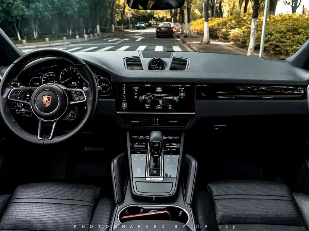 2019 Cayenne E-Hybrid 2.0T — миниатюра 3