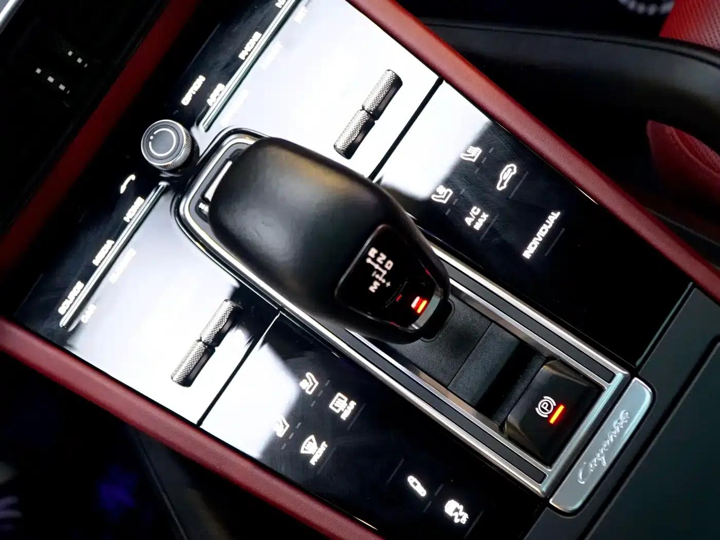 2023 Cayenne E-Hybrid 2.0T Platinum Edition — миниатюра 19