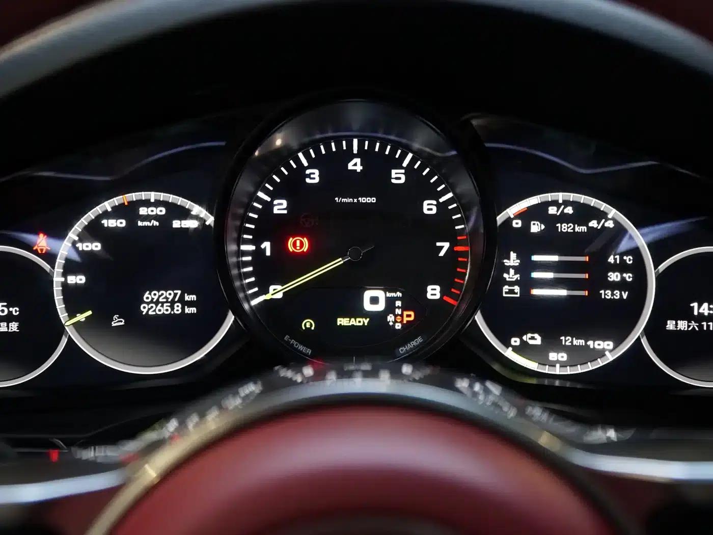 2023 Cayenne E-Hybrid 2.0T Platinum Edition — миниатюра 21