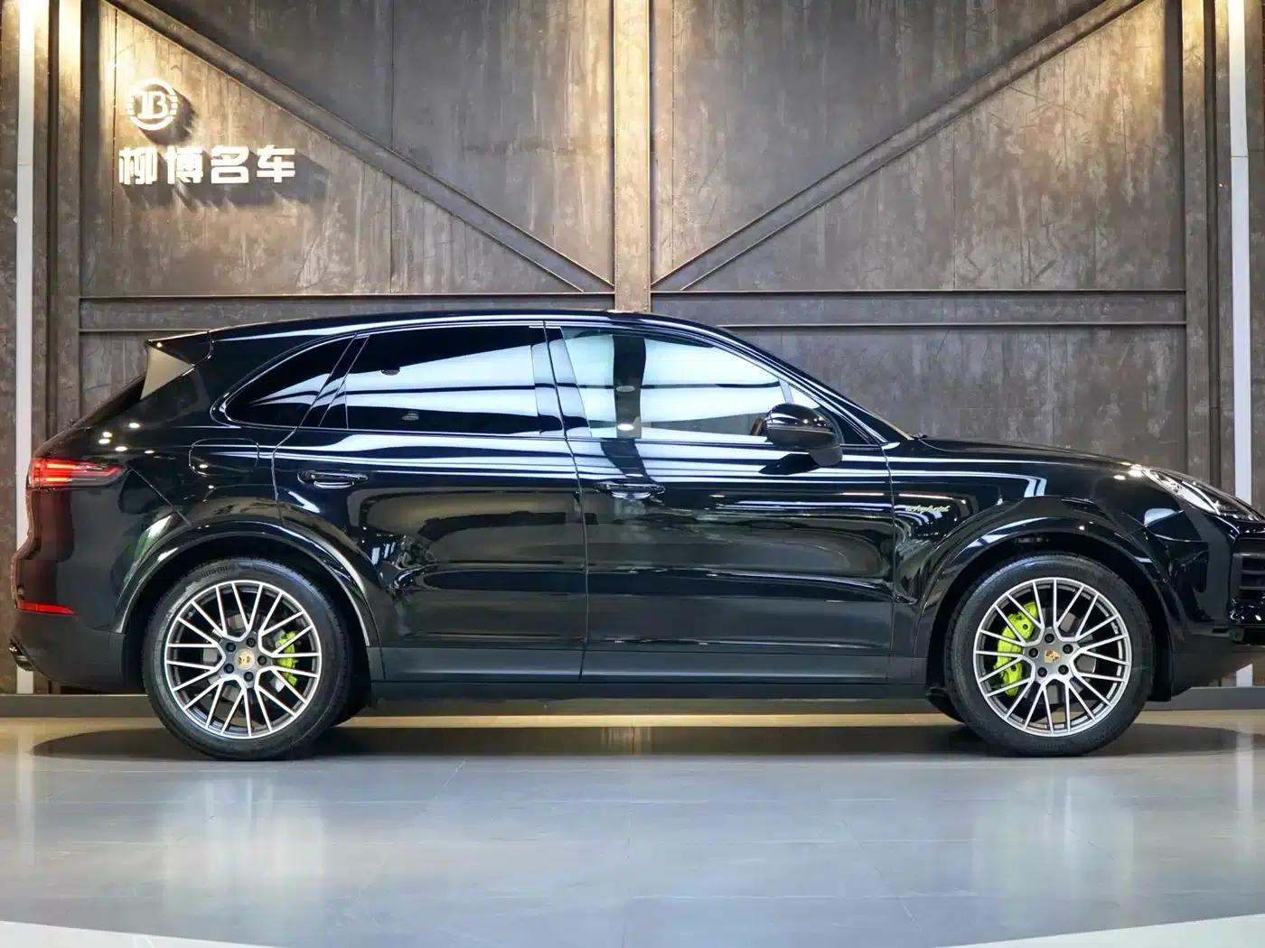 2023 Cayenne E-Hybrid 2.0T Platinum Edition — миниатюра 23