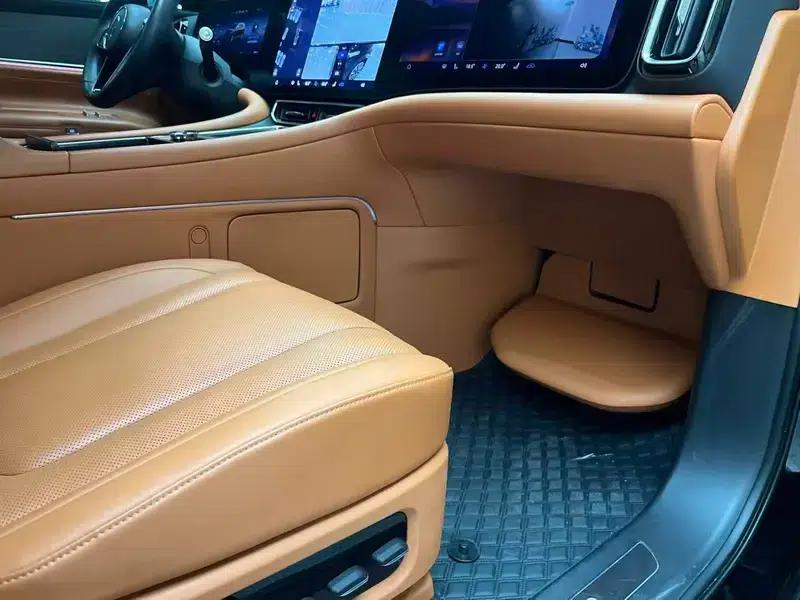 Wenjie M9 2024 Pure Electric Max Six-Seat Version — миниатюра 7