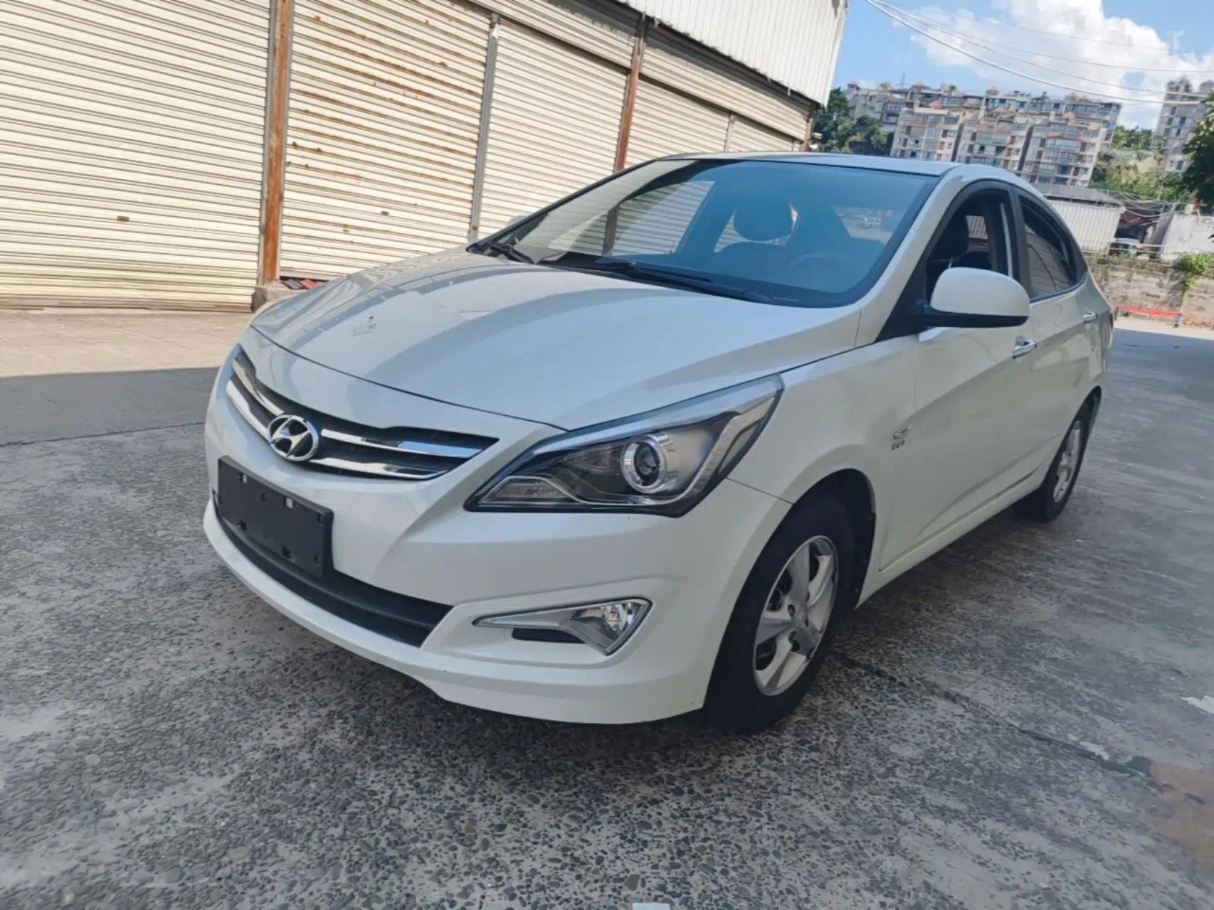 Hyundai Verna (older generation) 2016 1.4L Automatic Leading-Edge GLX — миниатюра 1